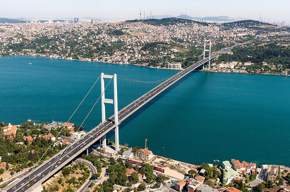 İstanbul Boğazı’na hakim Beylerbeyi sırtlarında yaklaşık 5.000 m2 arsa üzerine inşa edilmesi...
